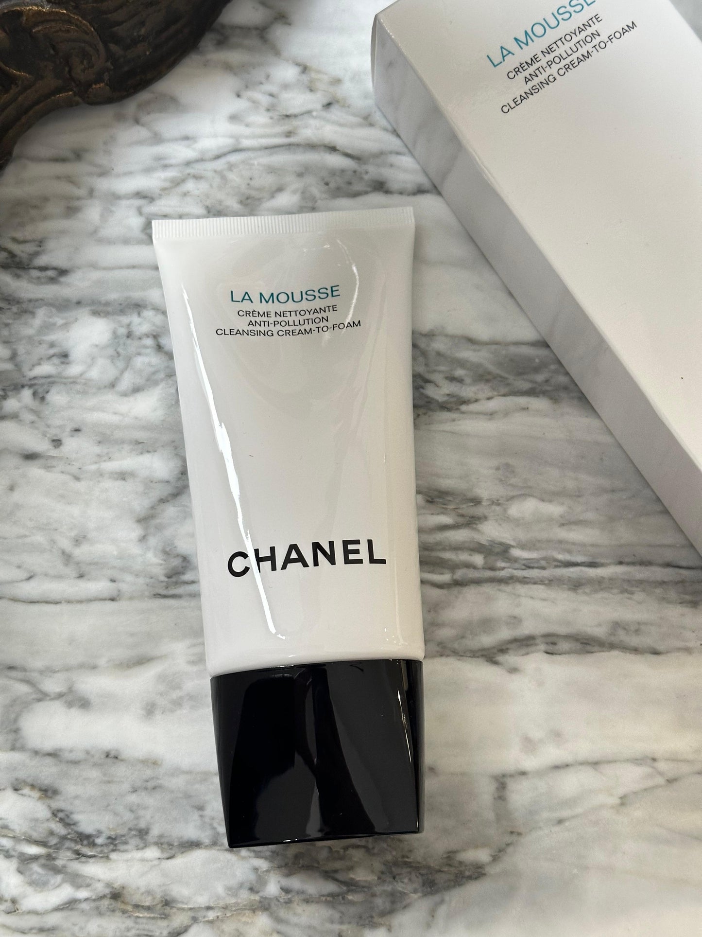 CHANEL La Mousse
Anti-Pollution Cleansing Cream-To-Foam