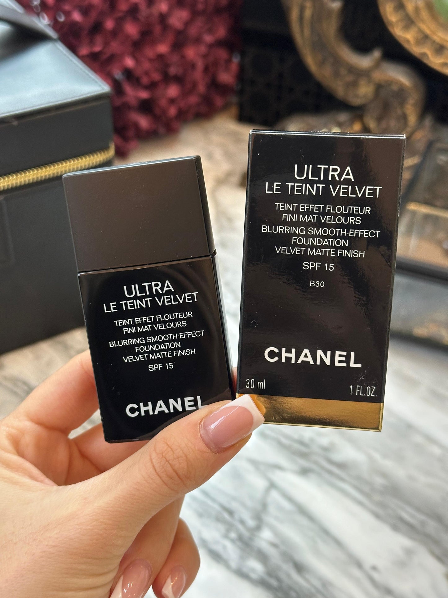 CHANEL Ultra Le Teint Velvet
Blurring Smooth-Effect Foundation Velvet Matte Finish Broad Spectrum SPF15 Sunscreen