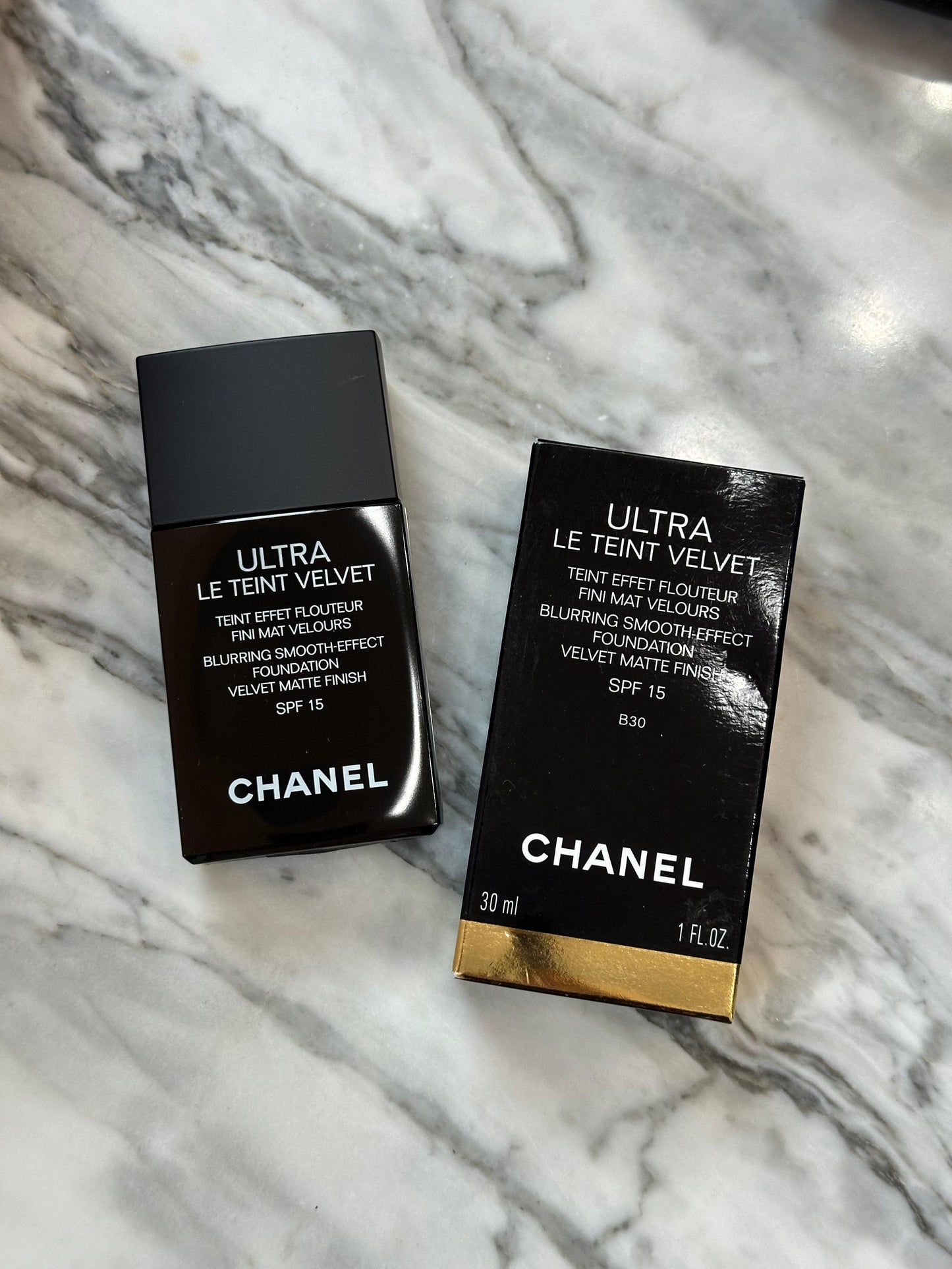 CHANEL Ultra Le Teint Velvet
Blurring Smooth-Effect Foundation Velvet Matte Finish Broad Spectrum SPF15 Sunscreen