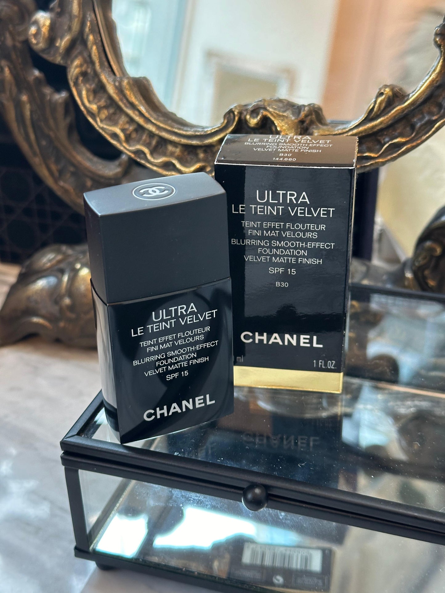 CHANEL Ultra Le Teint Velvet
Blurring Smooth-Effect Foundation Velvet Matte Finish Broad Spectrum SPF15 Sunscreen