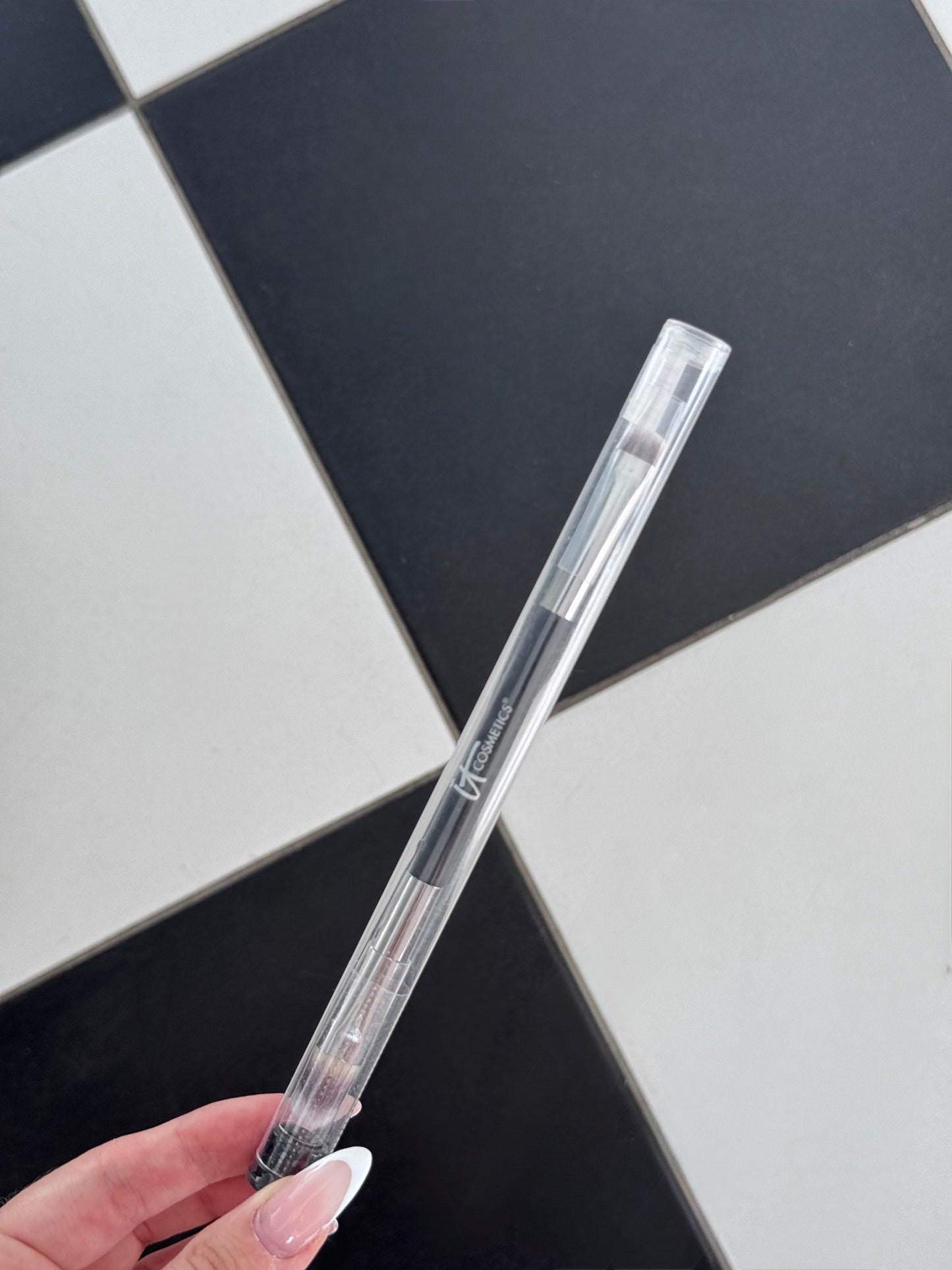 IT COSMETICS Heavenly Luxe™ No-Tug™ Dual Eyeshadow Brush (5)