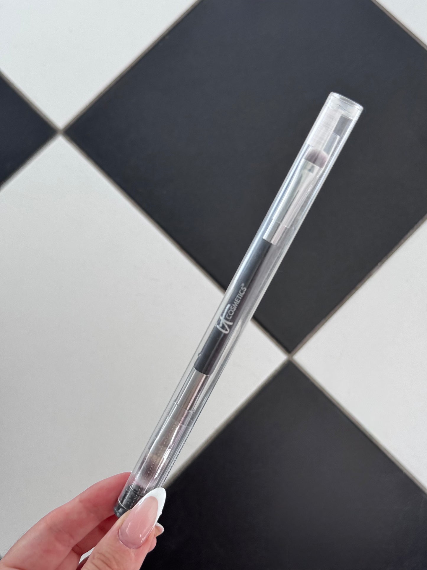 IT COSMETICS Heavenly Luxe™ No-Tug™ Dual Eyeshadow Brush (5)