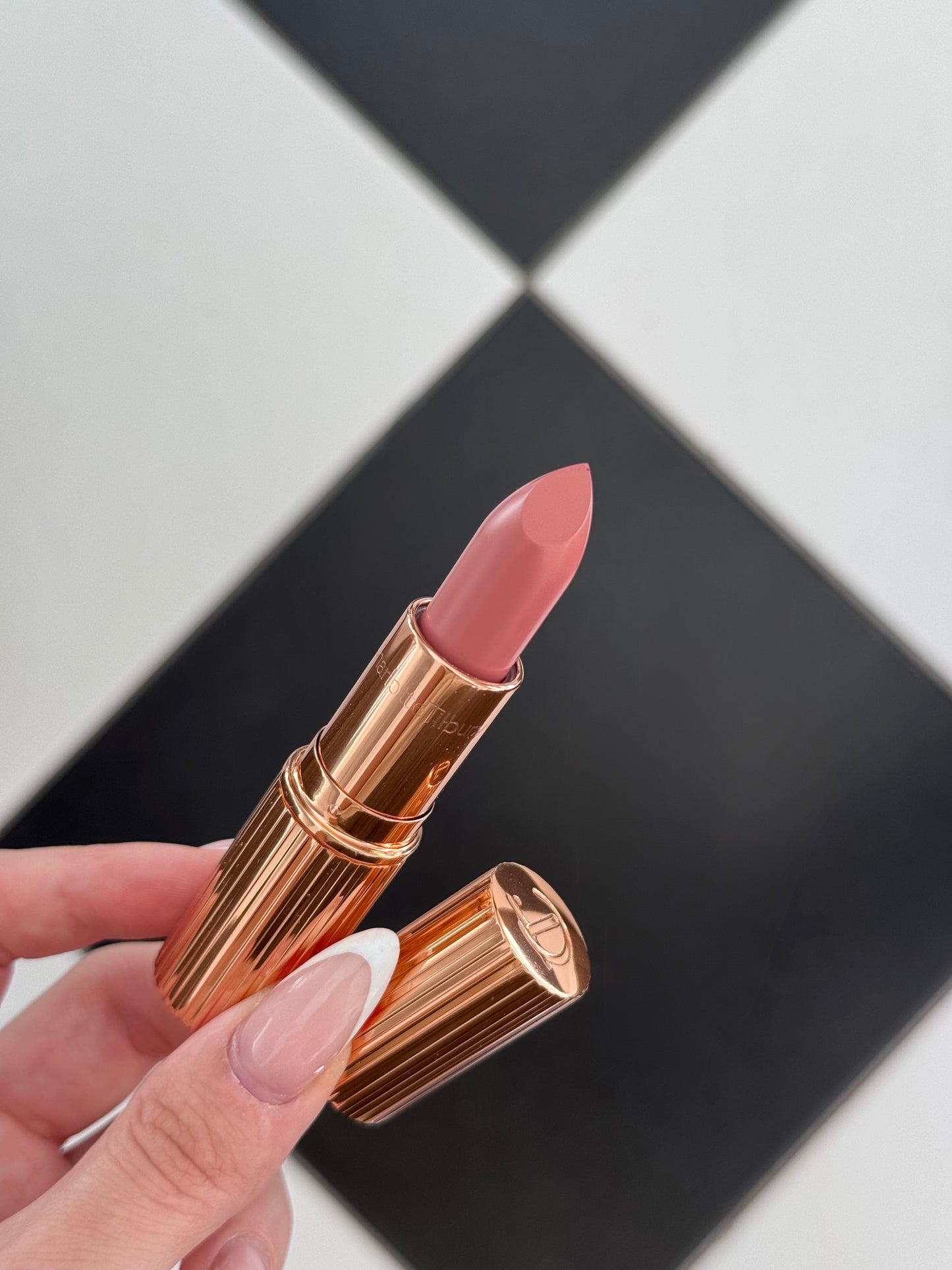 CHARLOTTE TILBURY Pillow Talk
Matte Revolution Long-Lasting Lipstick (9)