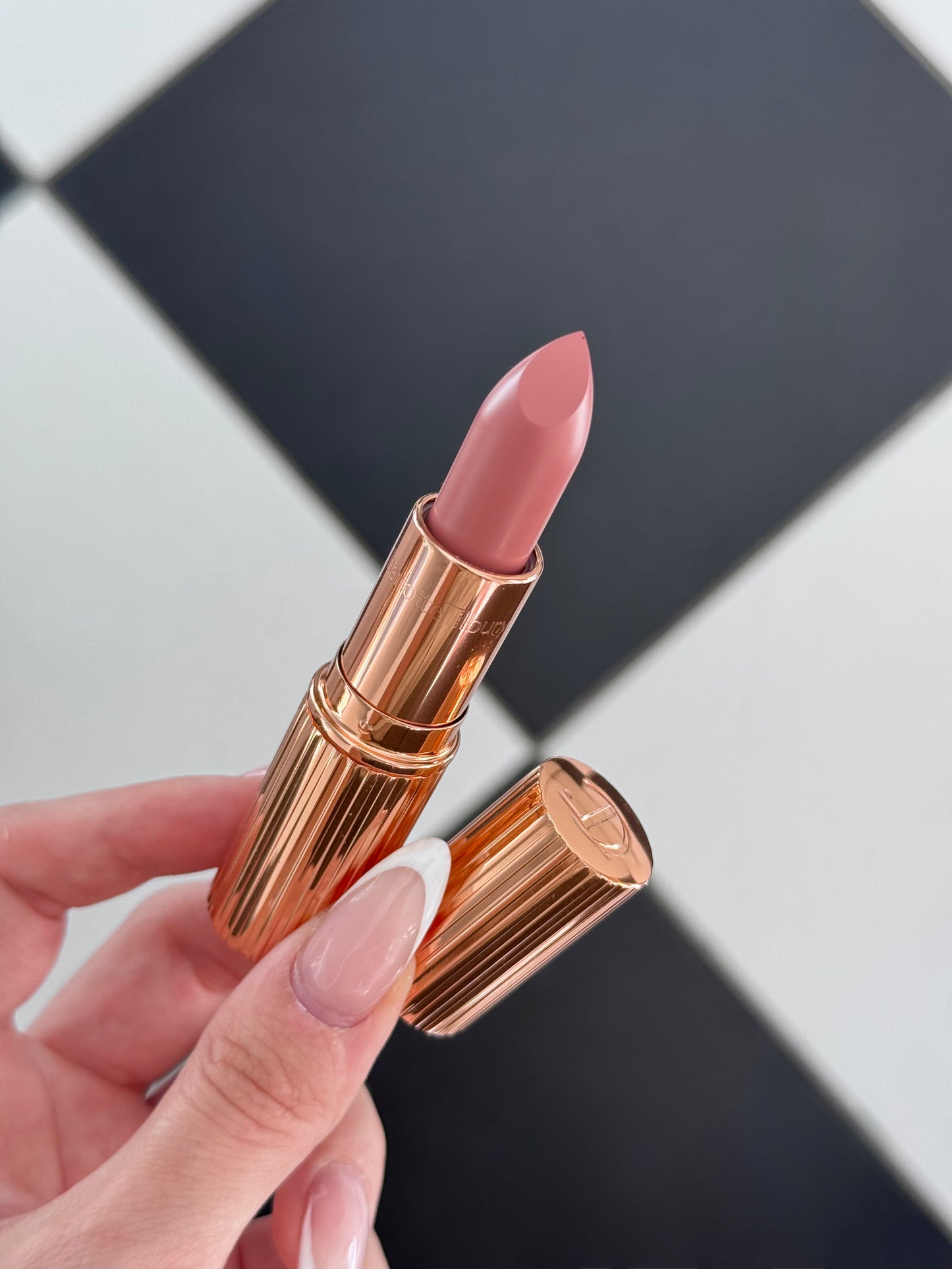CHARLOTTE TILBURY Pillow Talk
Matte Revolution Long-Lasting Lipstick (9)