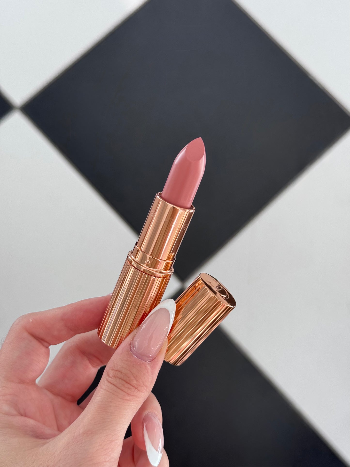 CHARLOTTE TILBURY Pillow Talk
Matte Revolution Long-Lasting Lipstick (9)