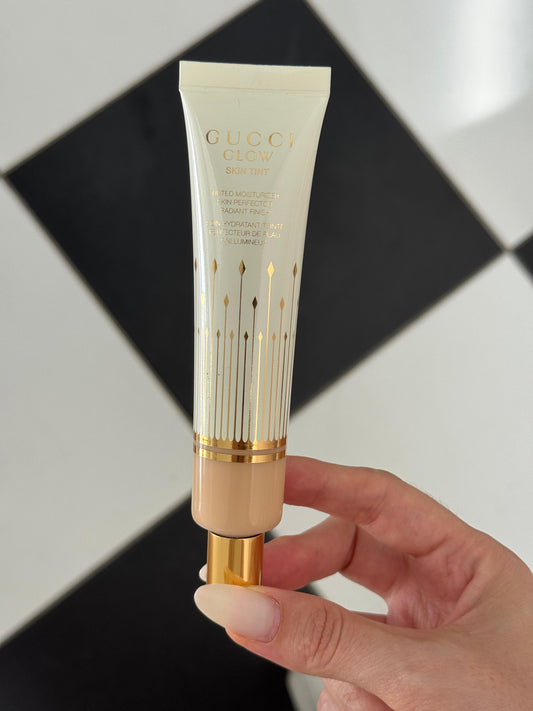 GUCCI Glow Skin Tint Foundation - Light
Tinted Moisturizer, Skin Perfector, Radiant Finish with Hyaluronic Acid & Bakuchiol