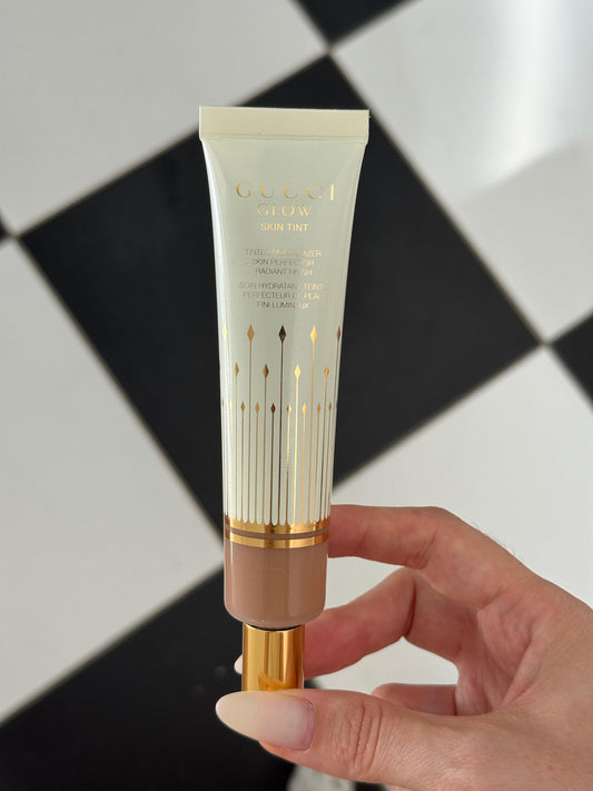 GUCCI Glow Skin Tint Foundation - Dark
Tinted Moisturizer, Skin Perfector, Radiant Finish with Hyaluronic Acid & Bakuchiol