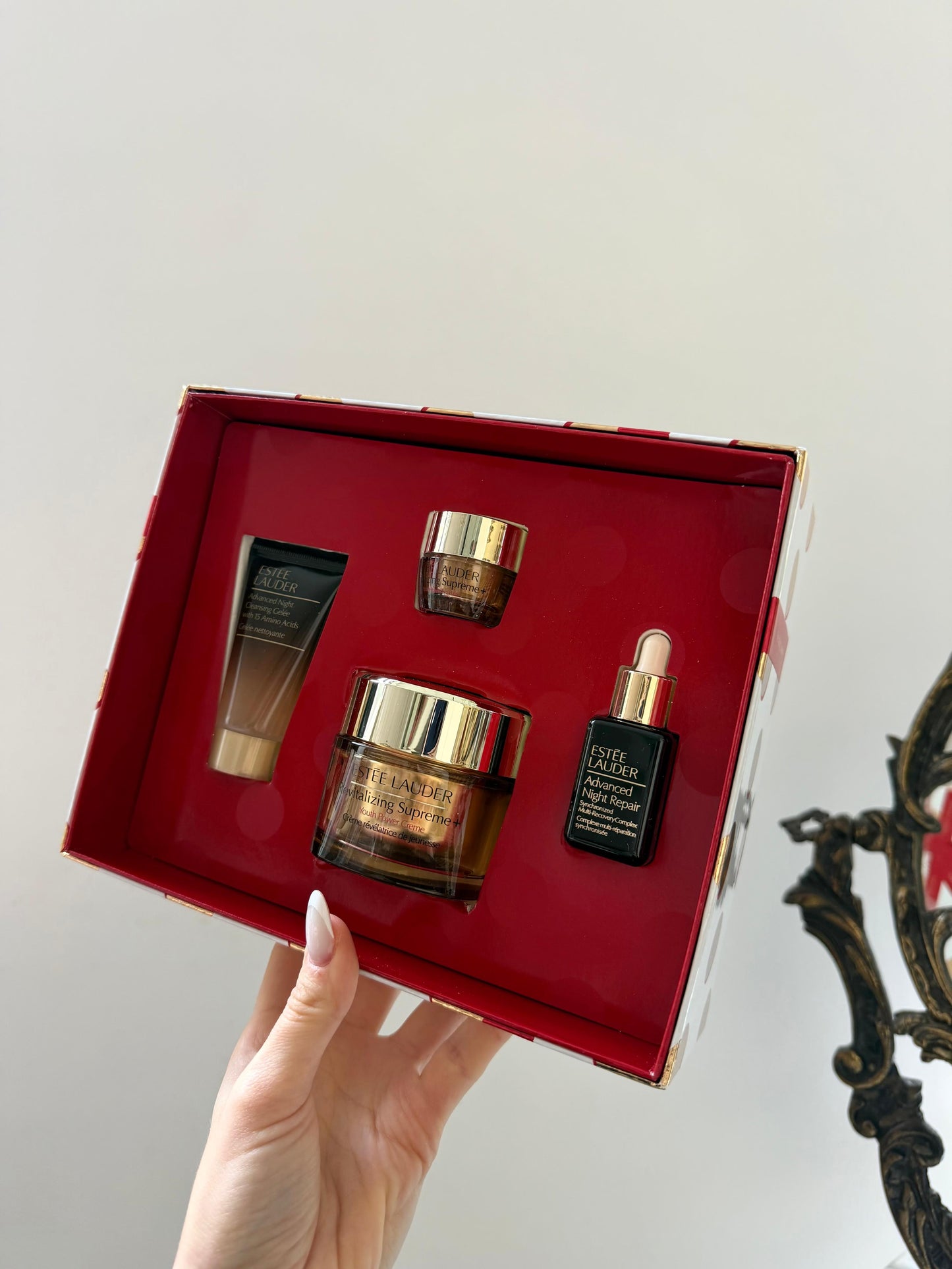 ESTÉE LAUDER
Revitalizing Supreme+ Routine Skincare Gift Set