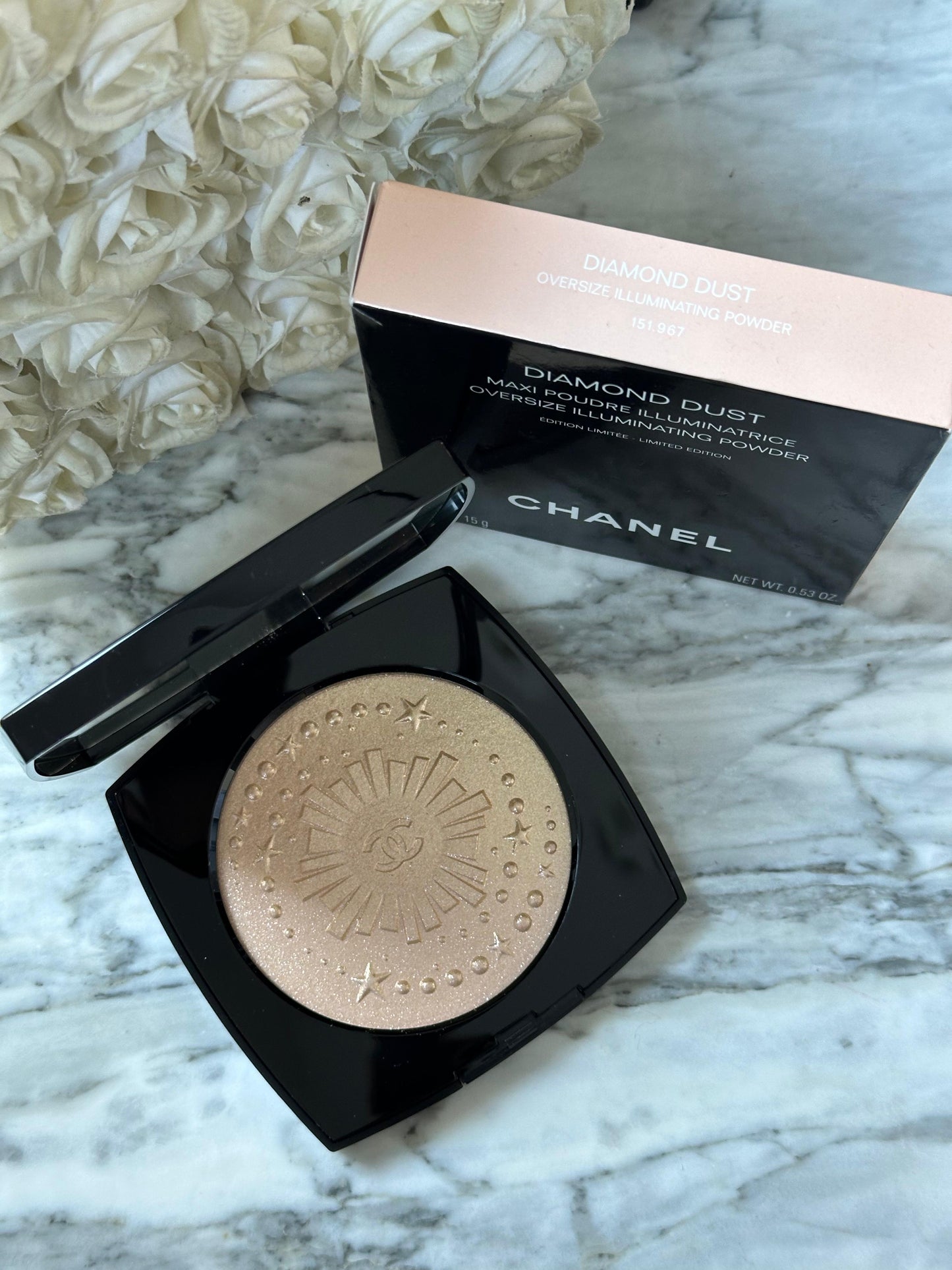 CHANEL Diamond Dust
Oversize Illuminating Powder