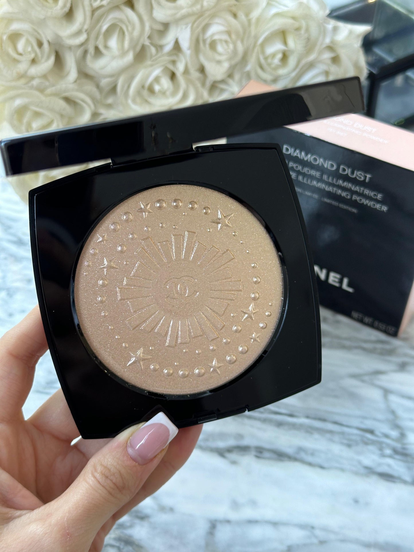 CHANEL Diamond Dust
Oversize Illuminating Powder