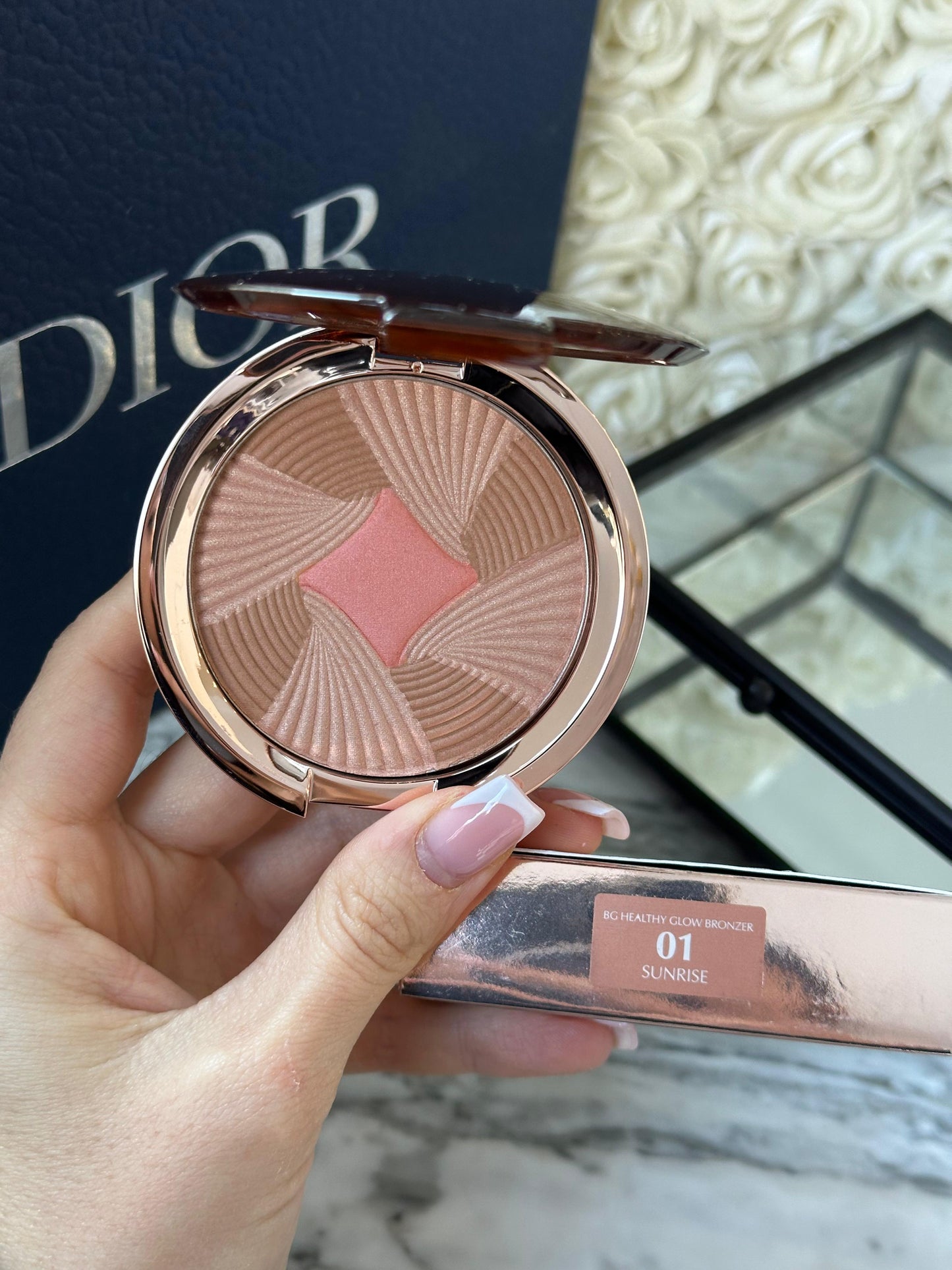 ESTÉE LAUDER Bronze Goddess (01)
Healthy Glow Bronzer