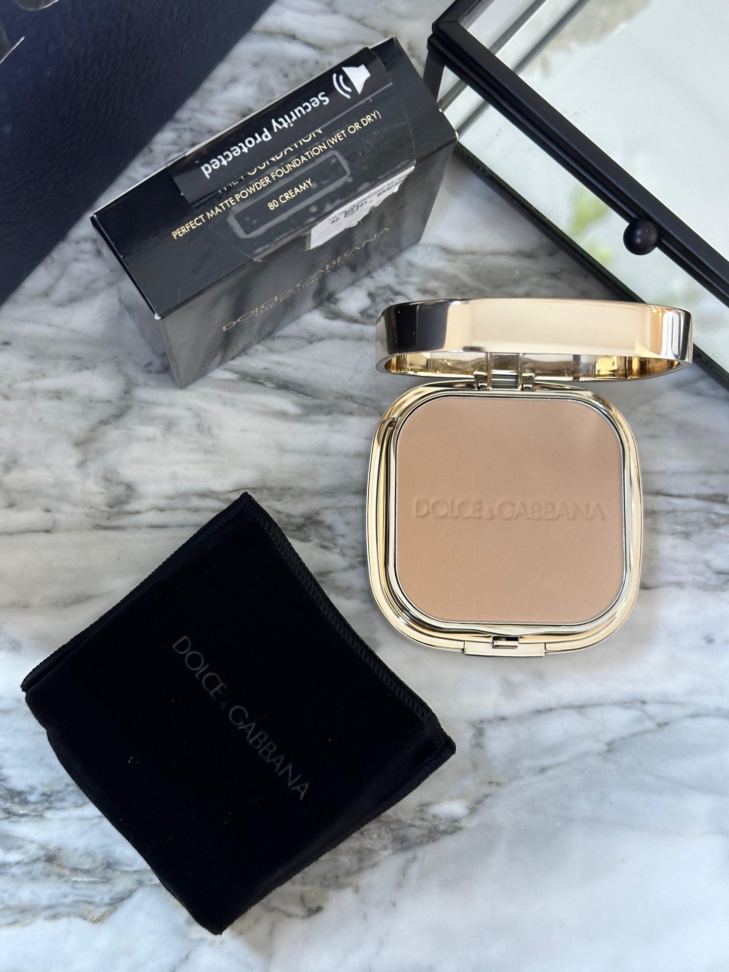 DOLCE&GABBANA The Foundation
Perfect Matte Powder Foundation - With Mirror And Applicator Color