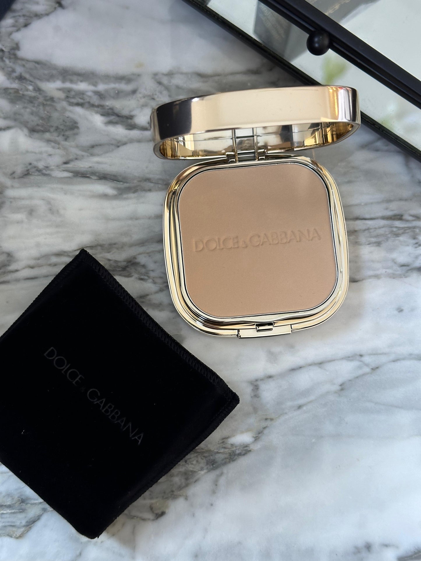 DOLCE&GABBANA The Foundation
Perfect Matte Powder Foundation - With Mirror And Applicator Color