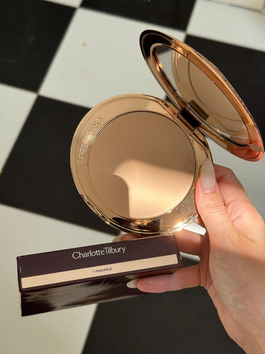 CHARLOTTE TILBURY Airbrush Bronzer (1)
Matte Bronzing Filter For Face And Body