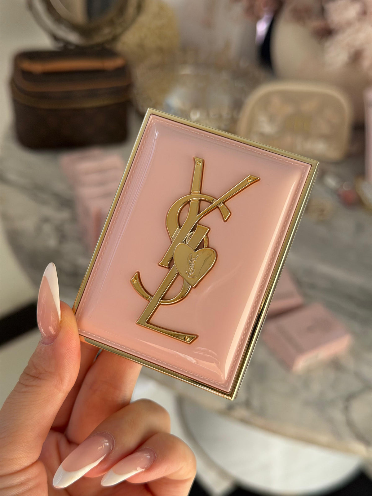 YSL Couture Clutch Collector (461)
High Intensity Pigments Longwear & Comfort