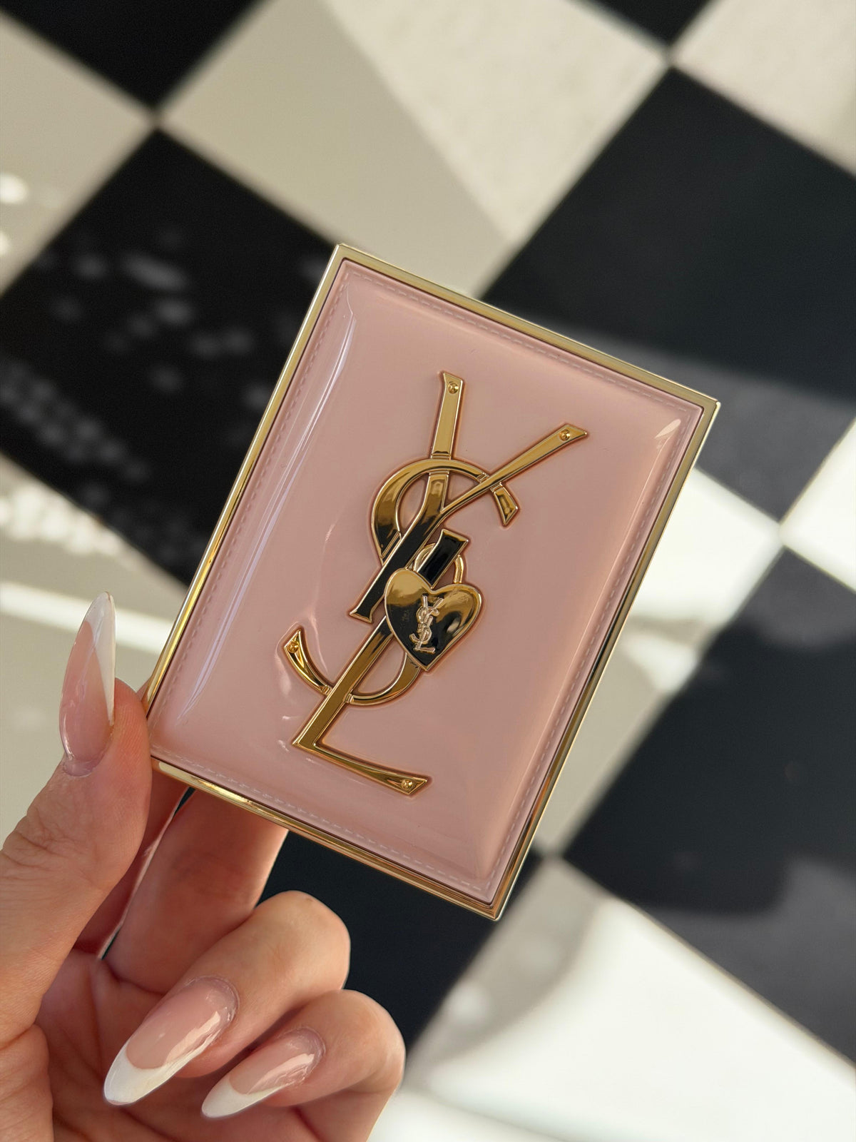 YSL Couture Clutch Collector (461)
High Intensity Pigments Longwear & Comfort