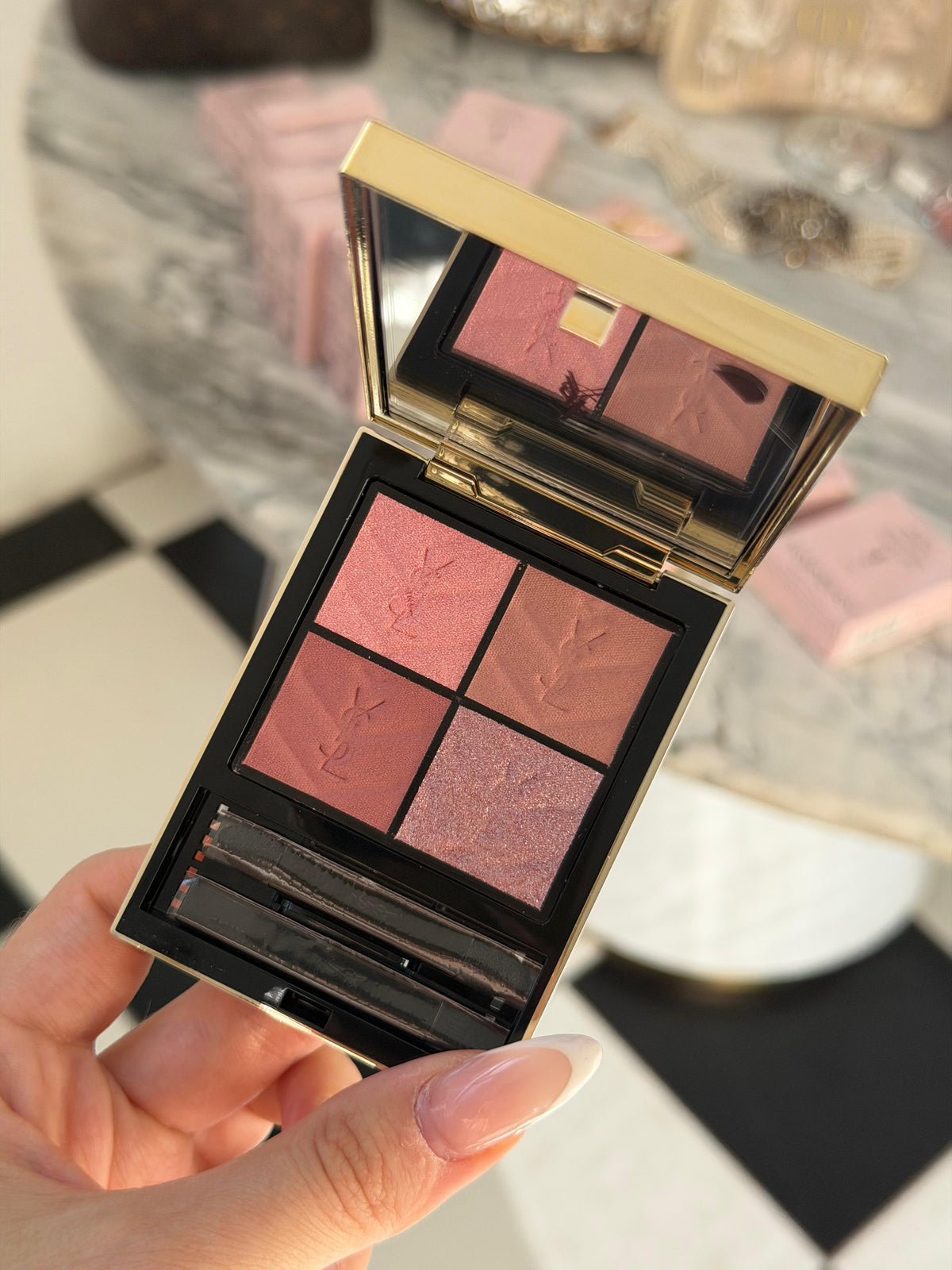 YSL Couture Clutch Collector (461)
High Intensity Pigments Longwear & Comfort