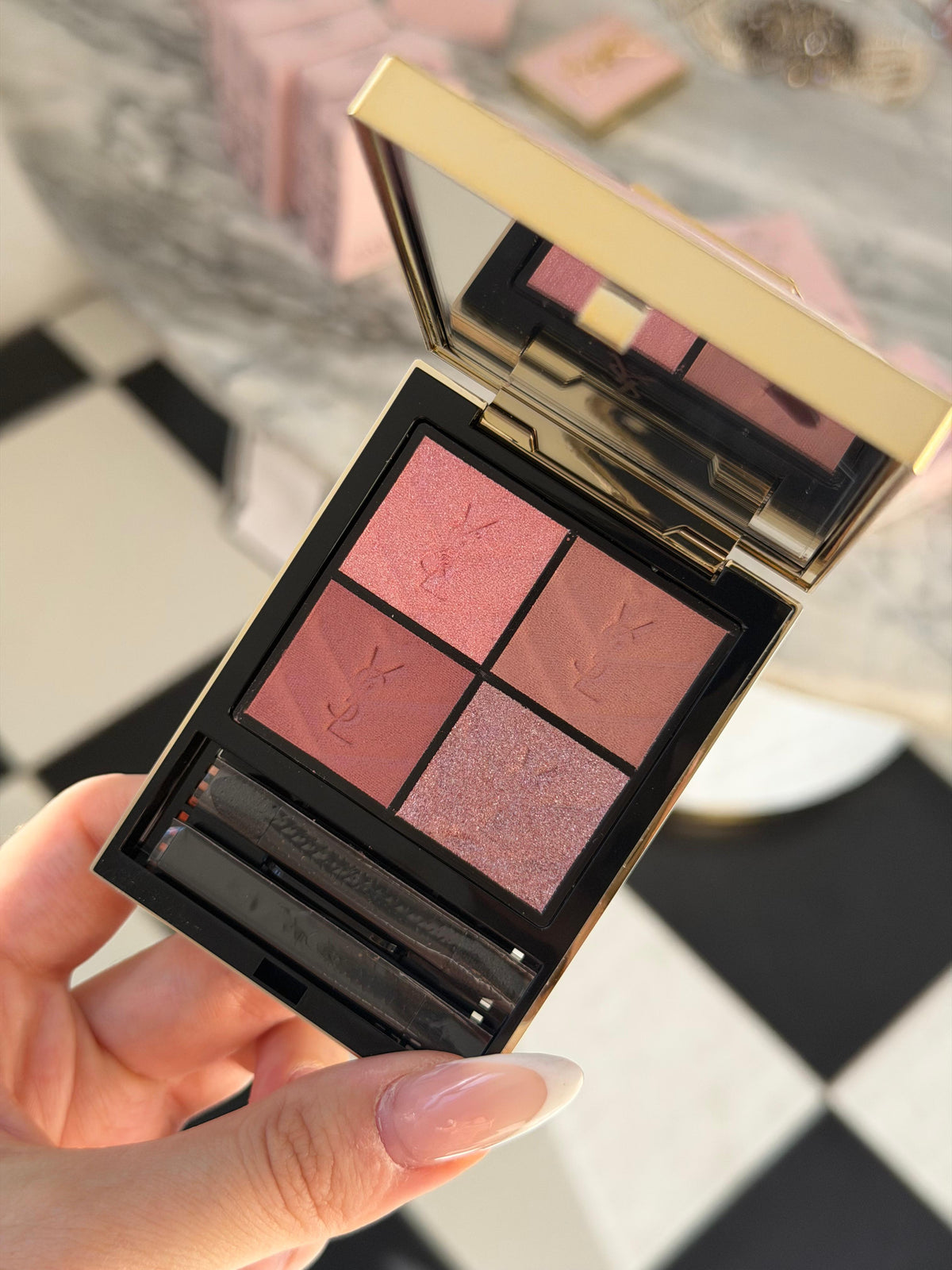 YSL Couture Clutch Collector (461)
High Intensity Pigments Longwear & Comfort