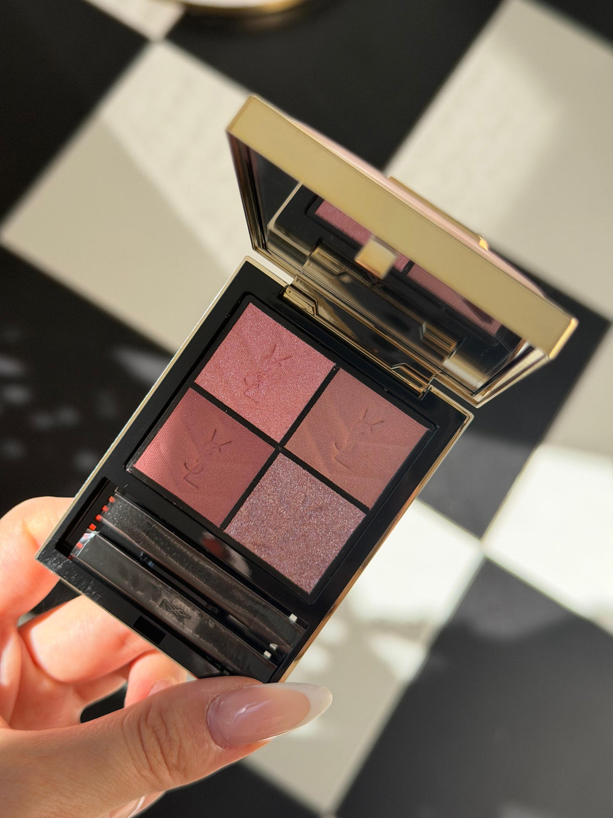 YSL Couture Clutch Collector (461)
High Intensity Pigments Longwear & Comfort