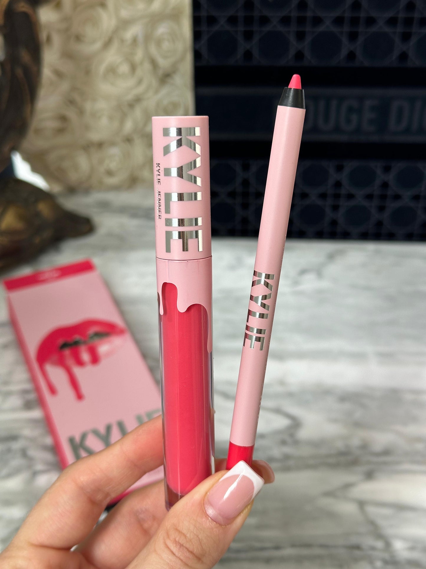 KYLIE JENNER Matte Lip Kit - Lip Liner & Liquid Lipstick (203)