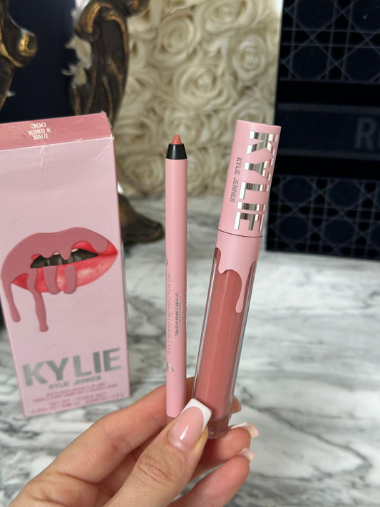 KYLIE JENNER Matte Lip Kit - Lip Liner & Liquid Lipstick (300)