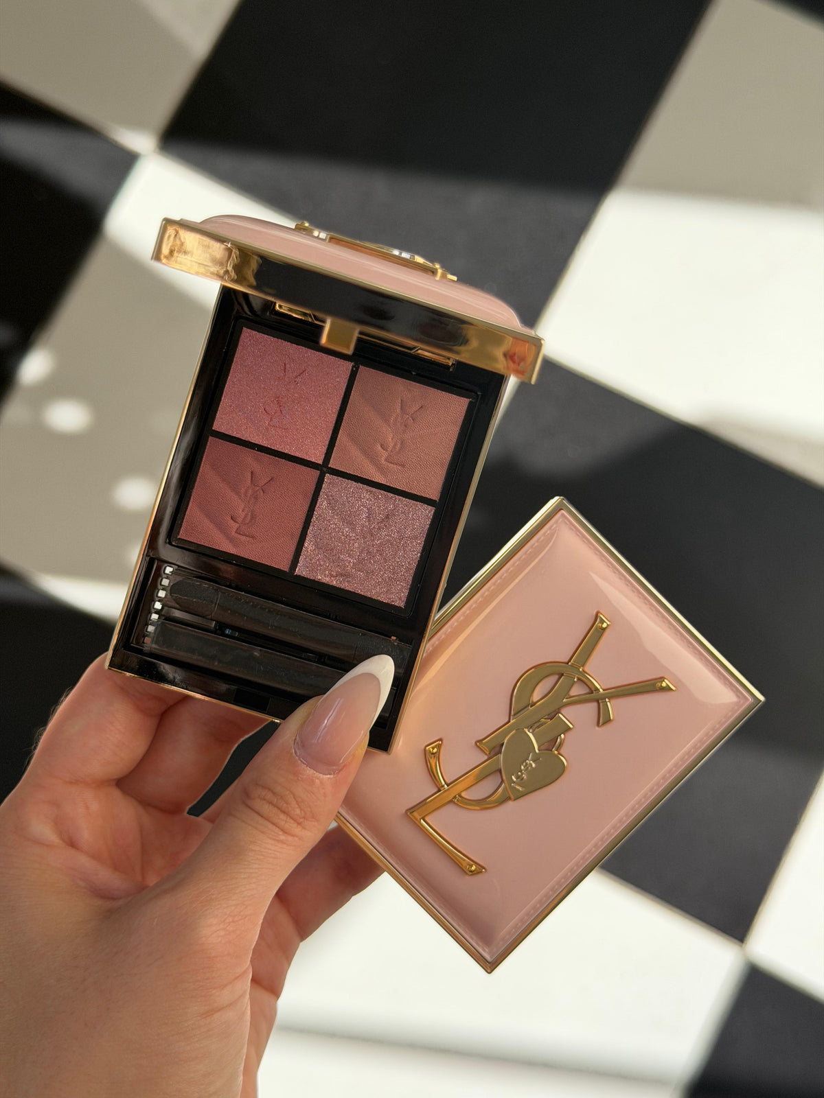 YSL Couture Clutch Collector (461)
High Intensity Pigments Longwear & Comfort