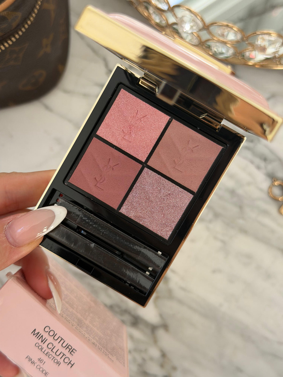 YSL Couture Clutch Collector (461)
High Intensity Pigments Longwear & Comfort