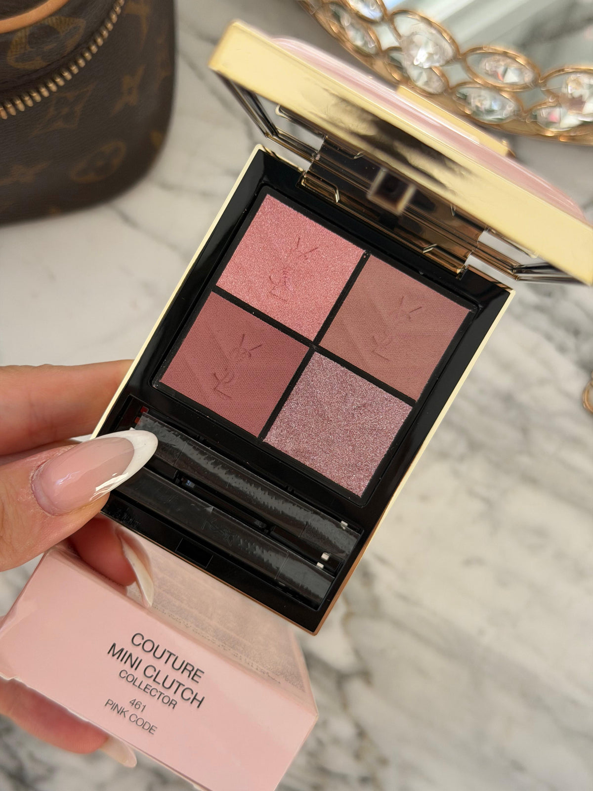 YSL Couture Clutch Collector (461)
High Intensity Pigments Longwear & Comfort