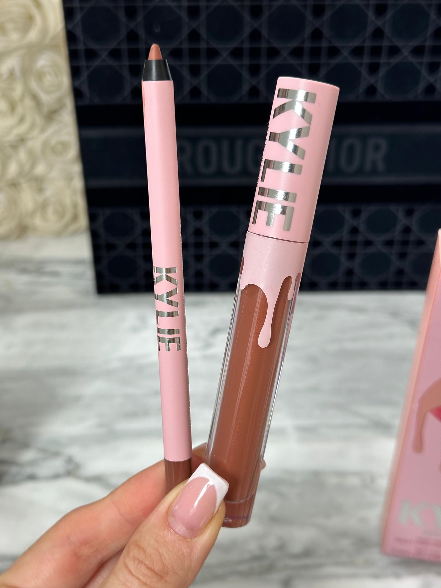 KYLIE JENNER Matte Lip Kit - Lip Liner & Liquid Lipstick (601)