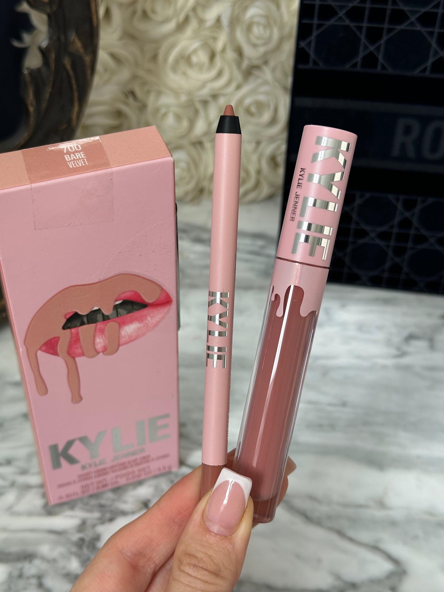 KYLIE JENNER Matte Lip Kit - Lip Liner & Liquid Lipstick (700)