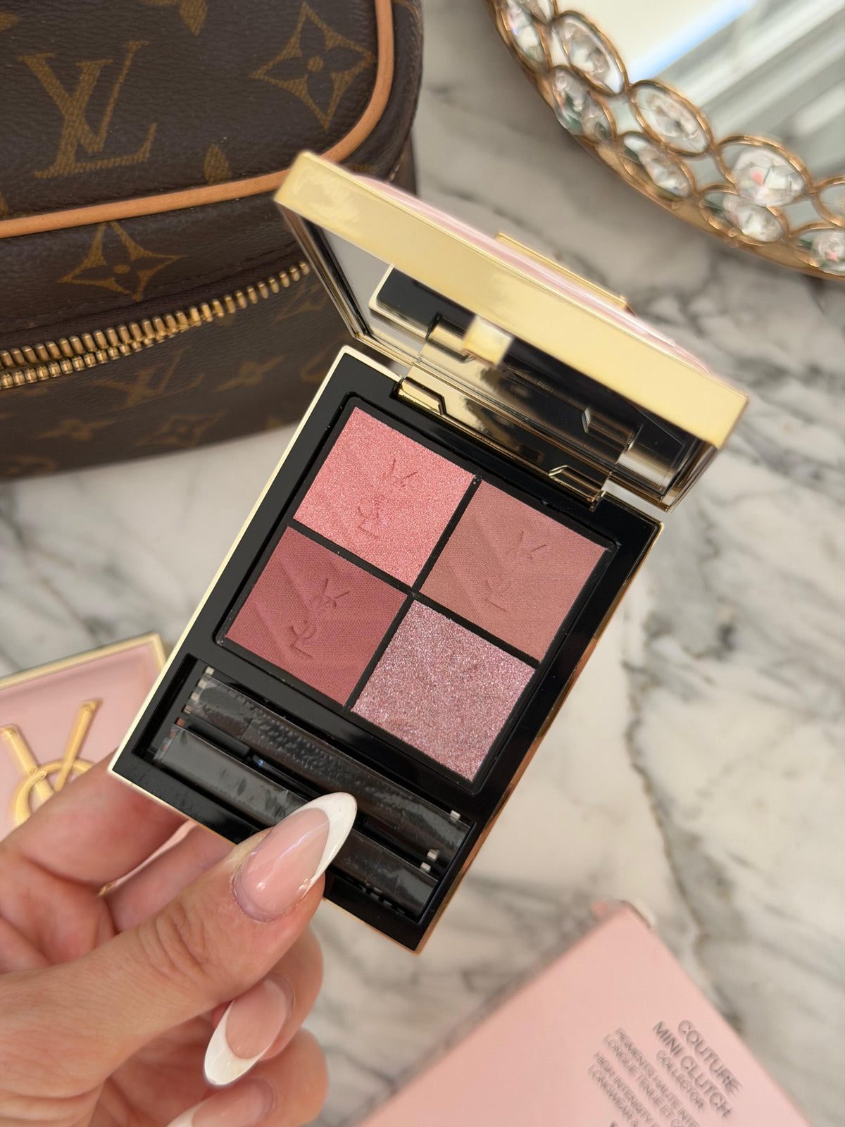 YSL Couture Clutch Collector (461)
High Intensity Pigments Longwear & Comfort