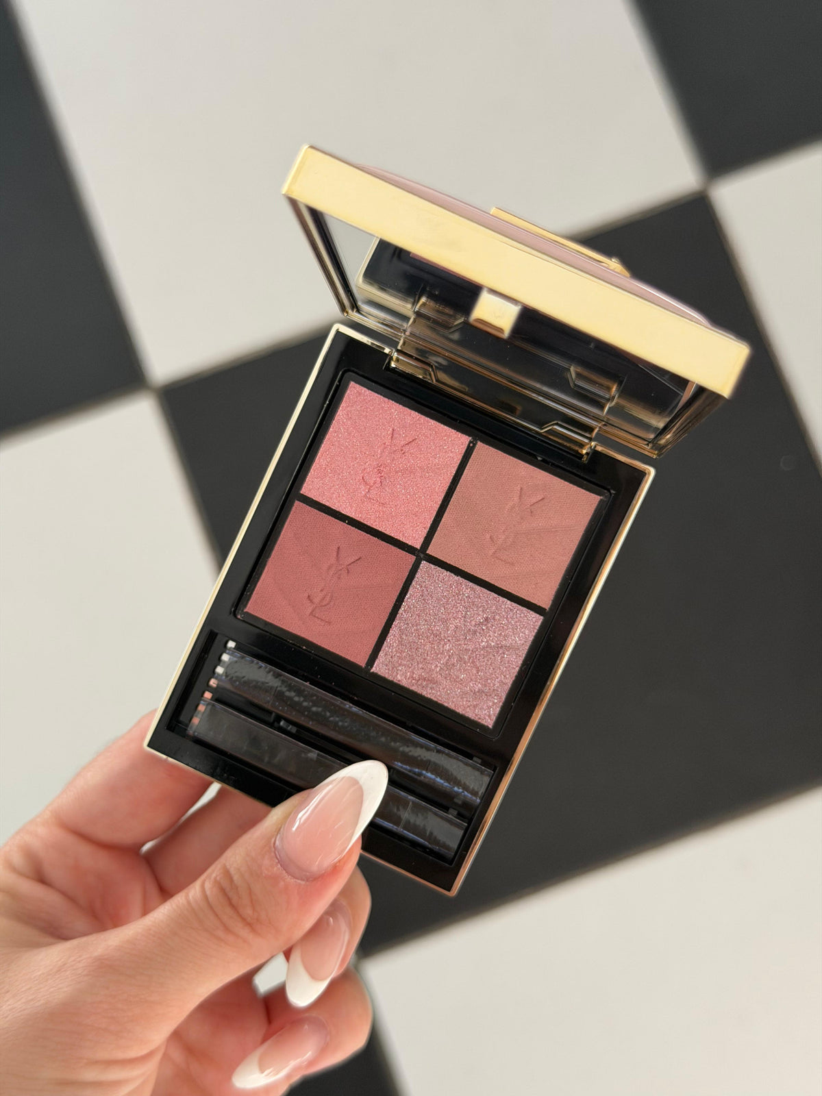 YSL Couture Clutch Collector (461)
High Intensity Pigments Longwear & Comfort