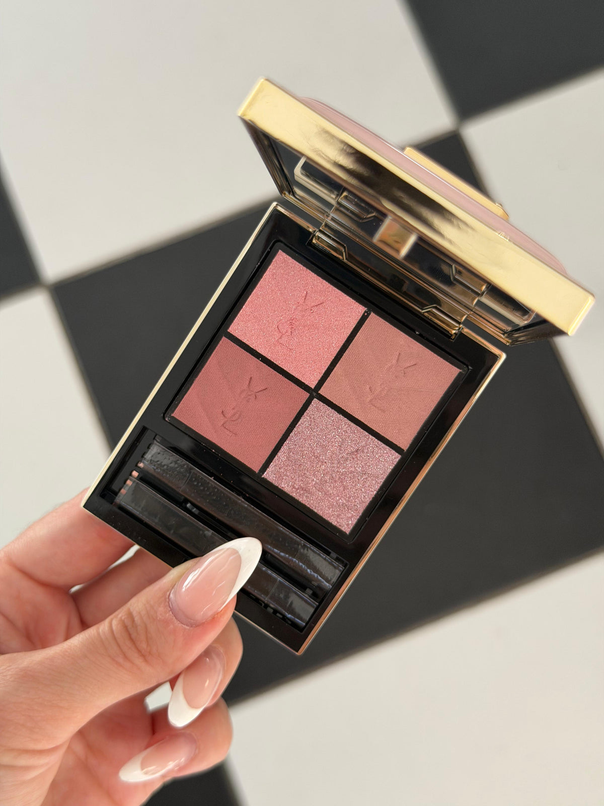 YSL Couture Clutch Collector (461)
High Intensity Pigments Longwear & Comfort