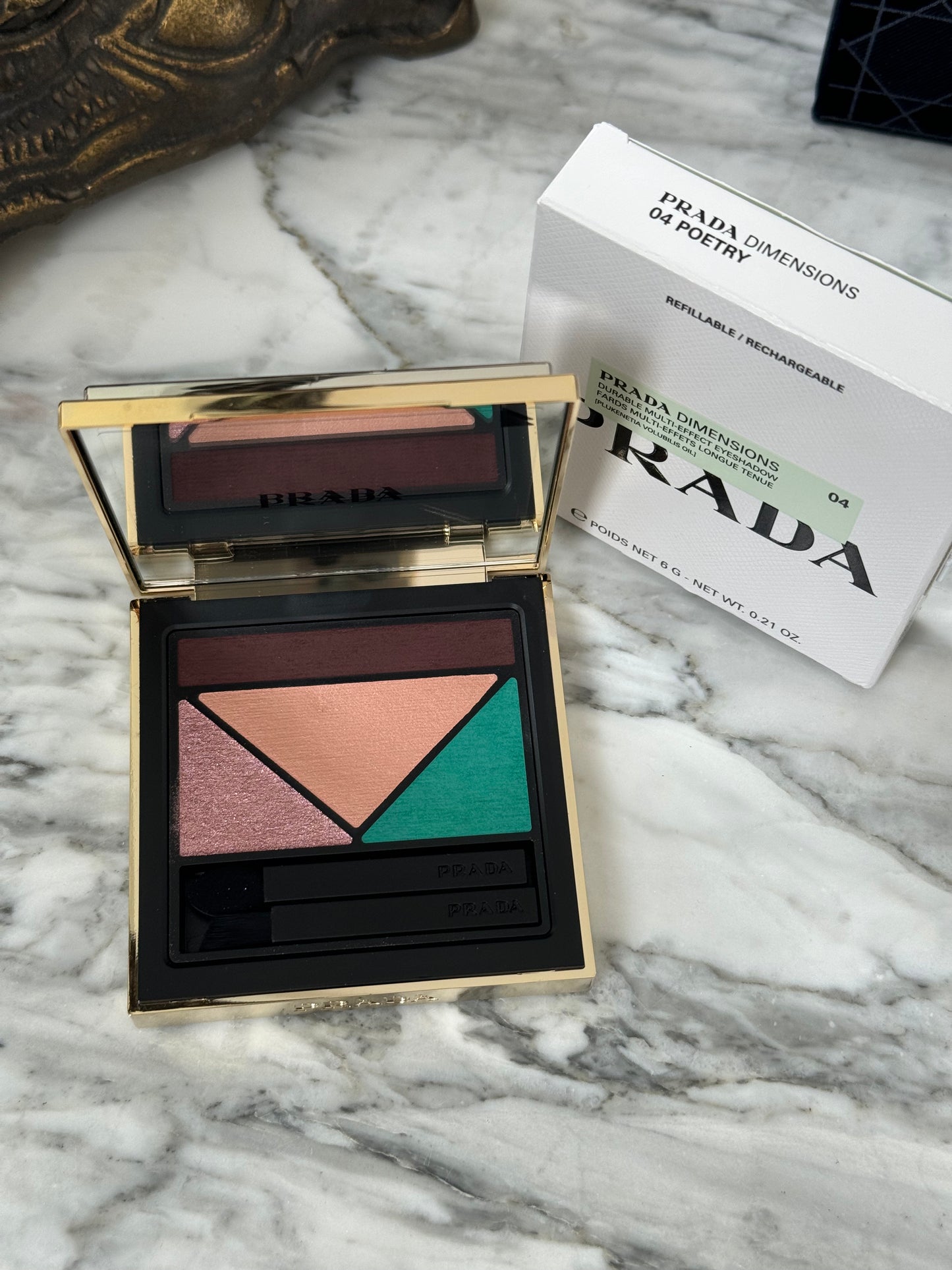 PRADA Dimensions
Durable Multi-Effect Eyeshadow (04)