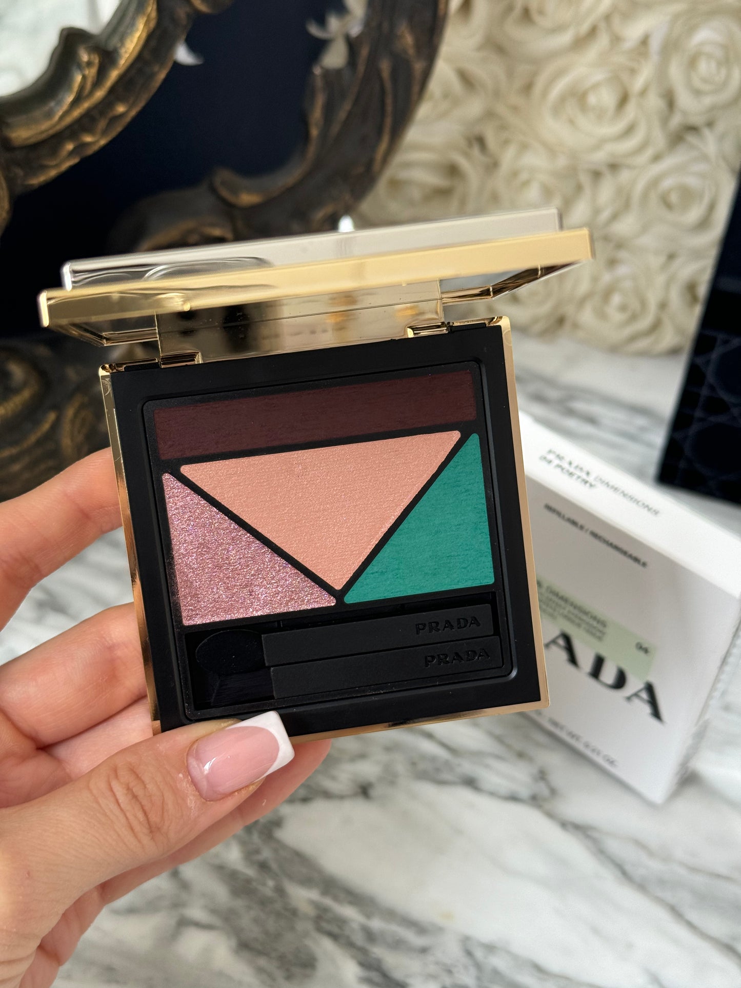 PRADA Dimensions
Durable Multi-Effect Eyeshadow (04)