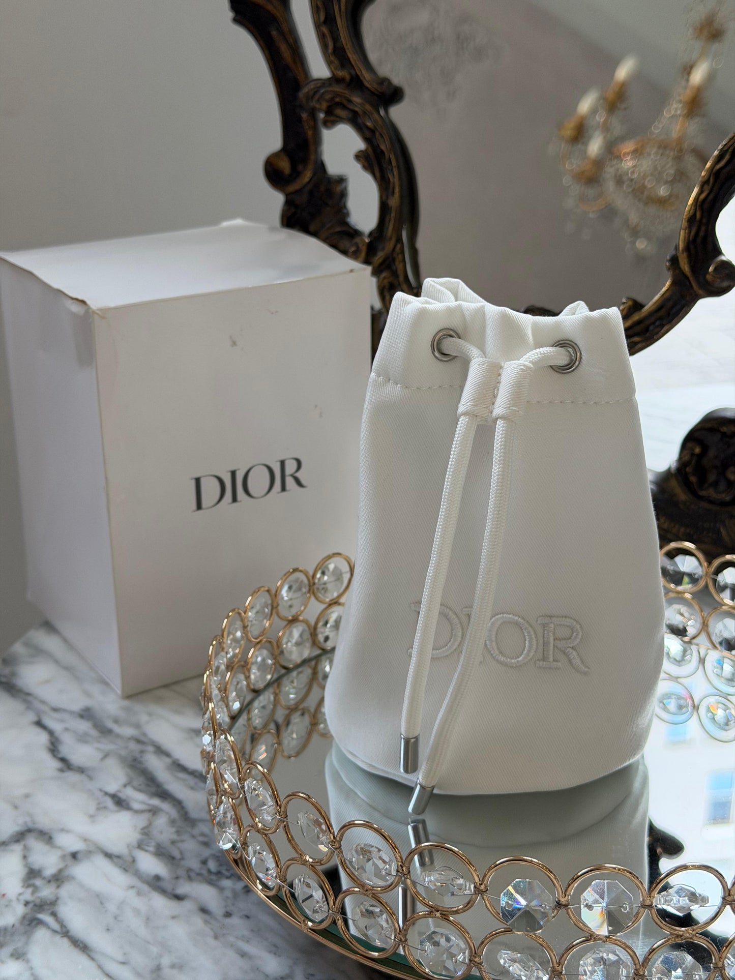 DIOR
Beauty Ties White Pouch Gift