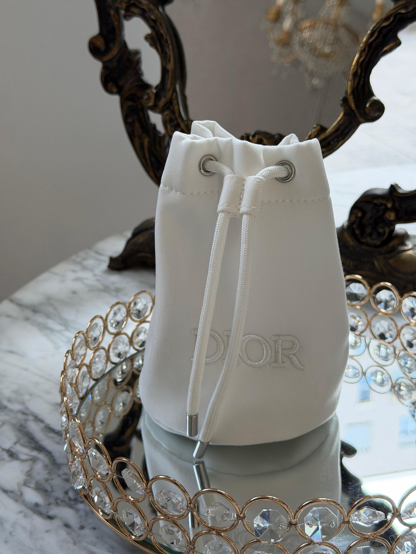 DIOR
Beauty Ties White Pouch Gift