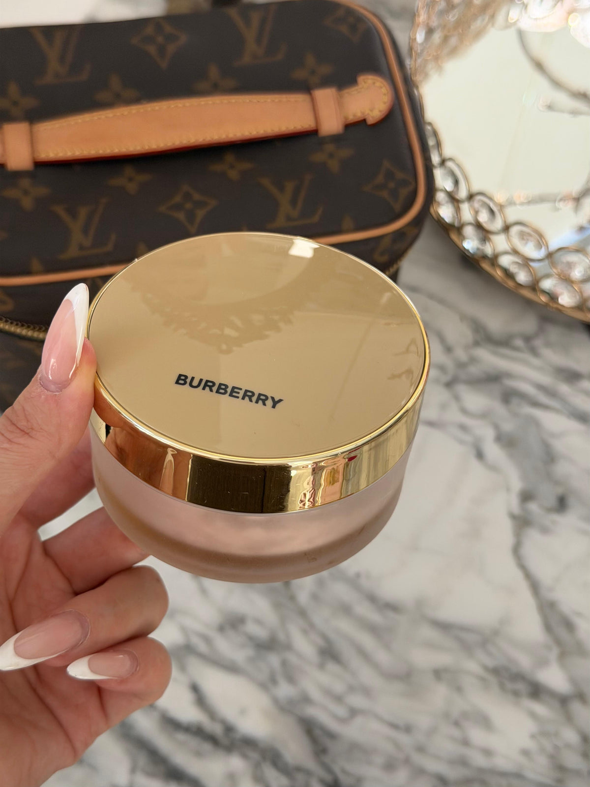 BURBERRY Beyond Wear (02)
Finishing & Smoothing Loose Powder