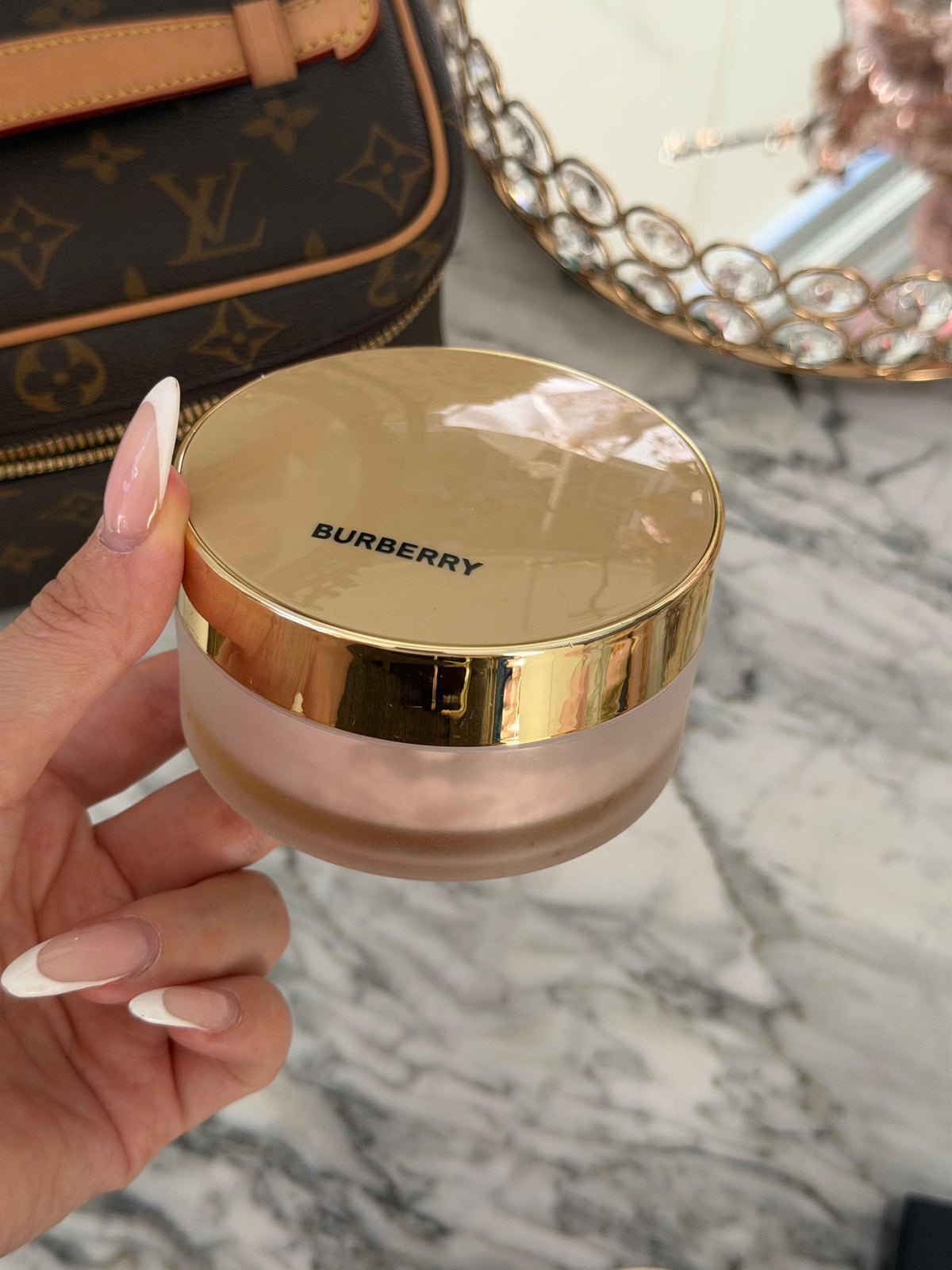 BURBERRY Beyond Wear (02)
Finishing & Smoothing Loose Powder