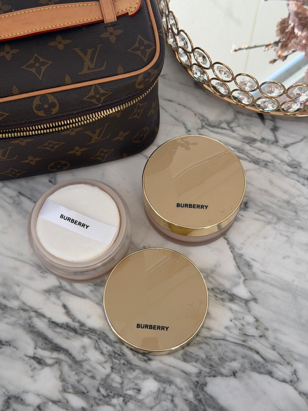 BURBERRY Beyond Wear (02)
Finishing & Smoothing Loose Powder