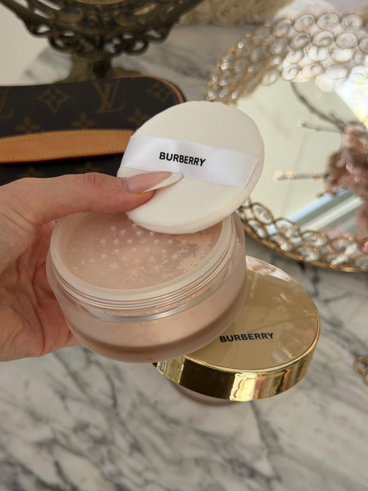 BURBERRY Beyond Wear (02)
Finishing & Smoothing Loose Powder