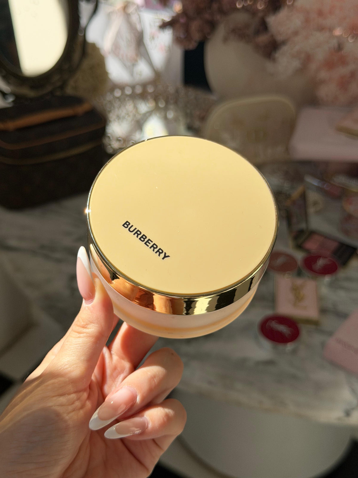 BURBERRY Beyond Wear (02)
Finishing & Smoothing Loose Powder