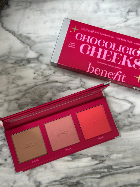 BENEFIT Chocolicious Cheeks Gift Set
Mini Bronzer & Blush Palette