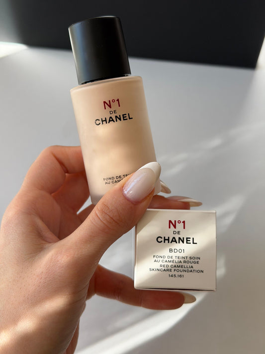 CHANEL N°1 De Chanel Red Camellia Skincare Foundation (BD01)
Illuminates - Hydrates - Protects