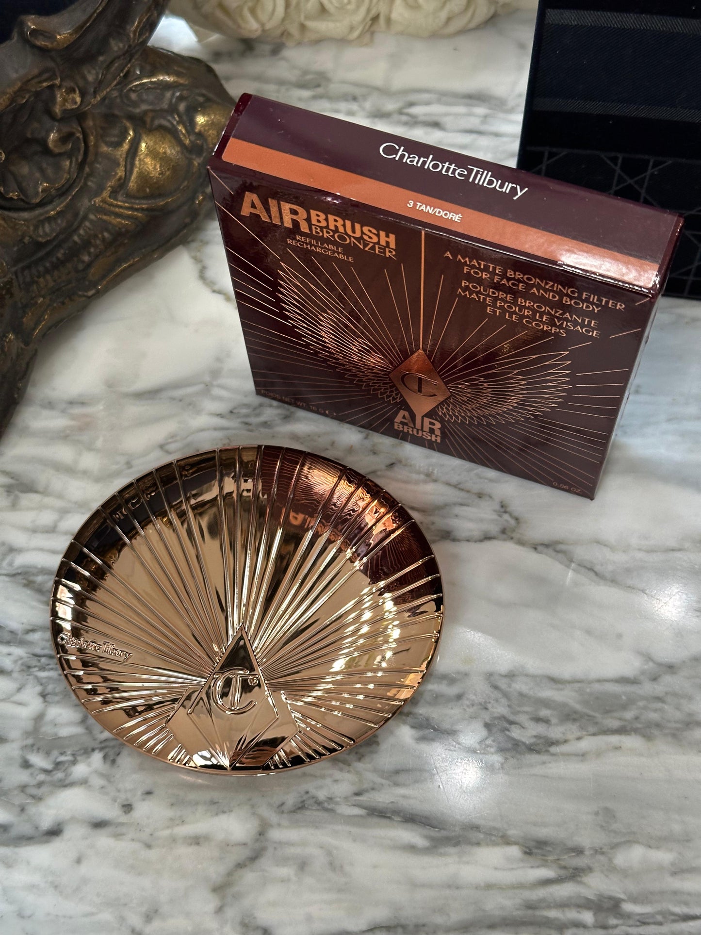 CHARLOTTE TILBURY Airbrush Bronzer (3)
Matte Bronzing Filter For Face And Body