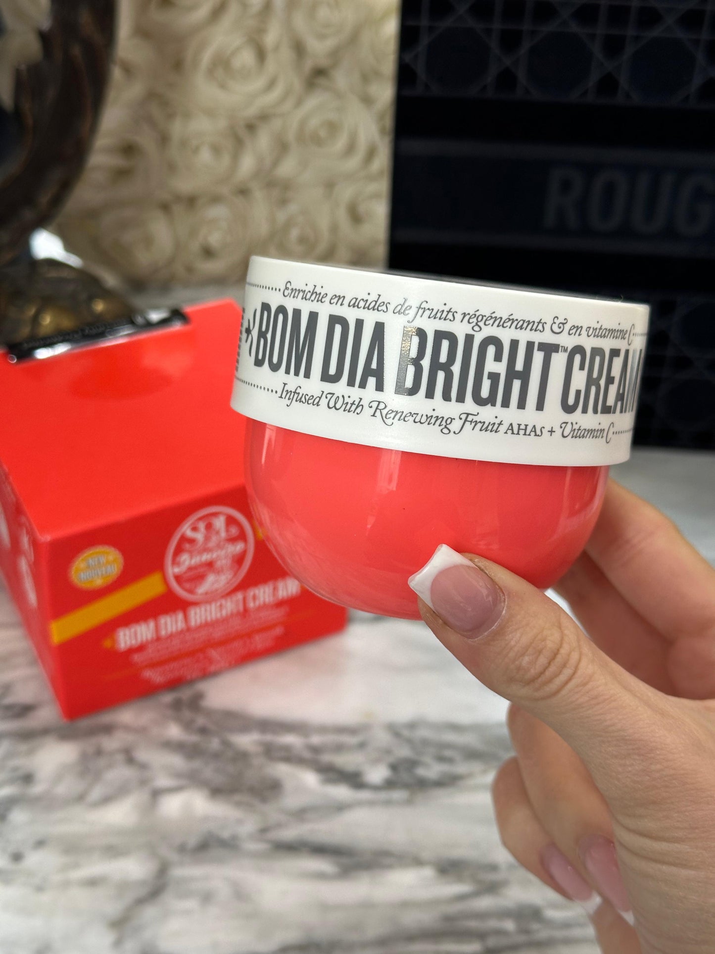 SOL DE JANEIRO Bom Dia Bright™ Body Cream
With Exfoliating Fruit AHAs + Vitamin C
