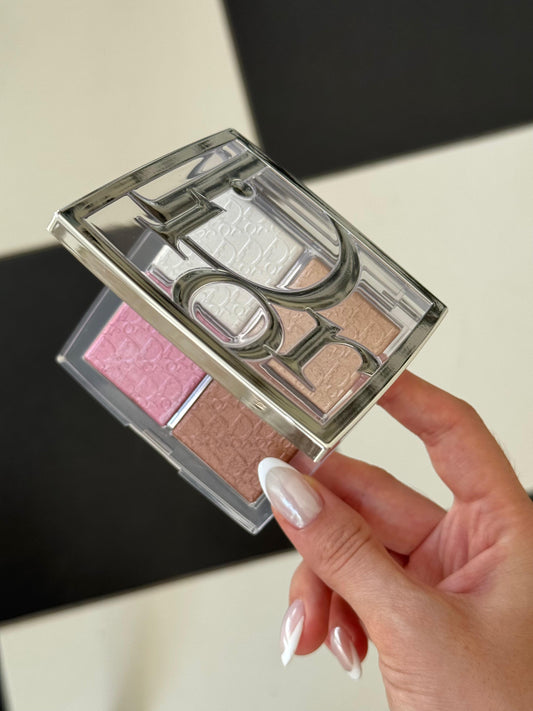DIOR Backstage Glow Maximizer Palette (001)
Multi-Use Highlighter and Blush - Multi-Reflective Glow