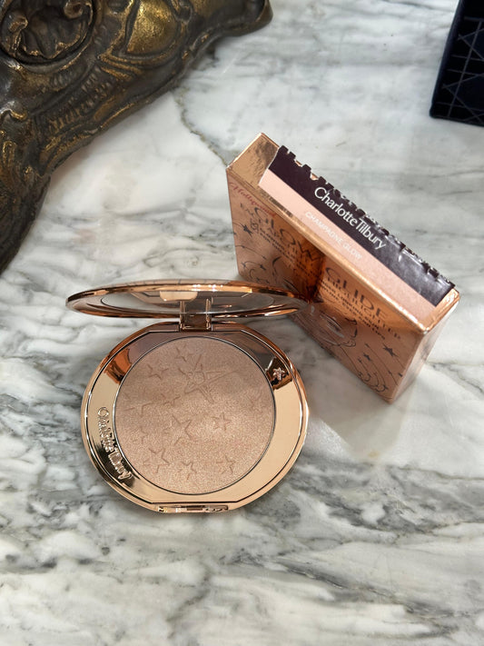 CHARLOTTE TILBURY Hollywood Glow Glide Face Architect Highlighter
Champagne Glow