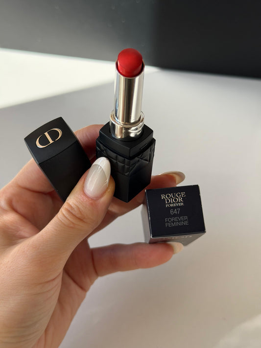 DIOR Rouge Forever (647)
Transfer-Proof Lipstick - Ultra Pigmented Matte Comfort