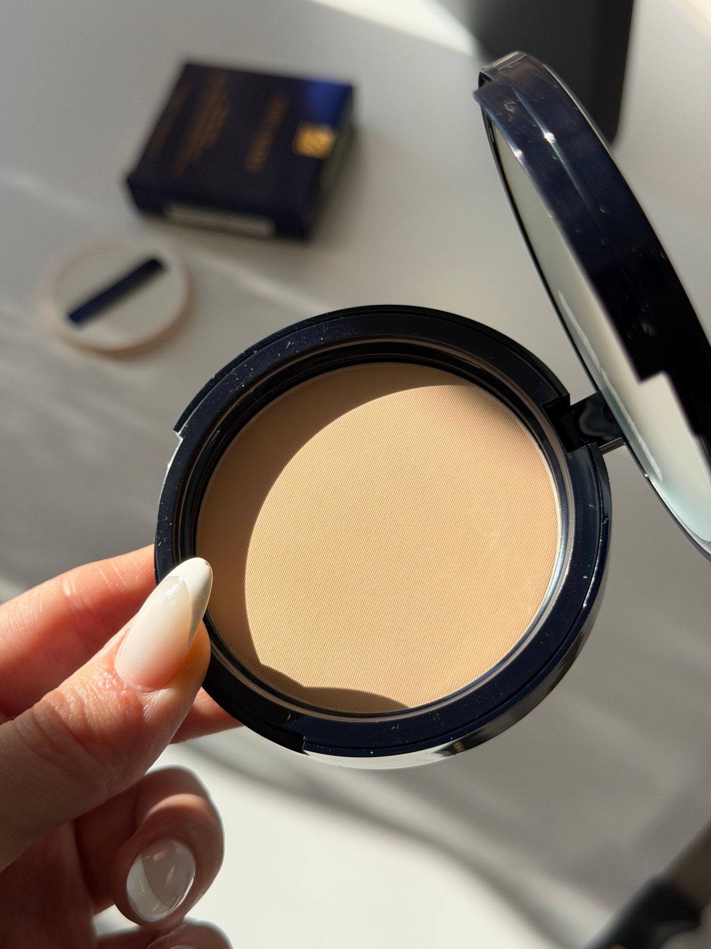 ESTEE LAUDER Double Wear
Stay-in-Place Matte Setting Powder Veil - Translucent Light Medium
